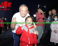 《植物大戰(zhàn)僵尸無(wú)盡版破解版》——重燃經(jīng)典樂(lè)趣，體驗(yàn)無(wú)限挑戰(zhàn)！